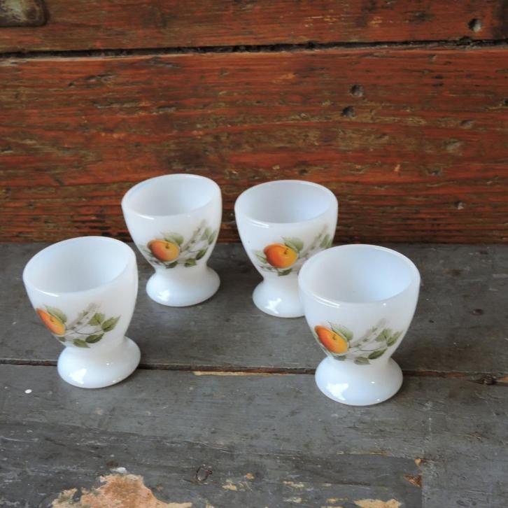 Vintage Arcopal Eierdopjes set van 4 jrn '70, Huis en Inrichting, Keuken | Servies, Zo goed als nieuw, Overige typen, Overige stijlen