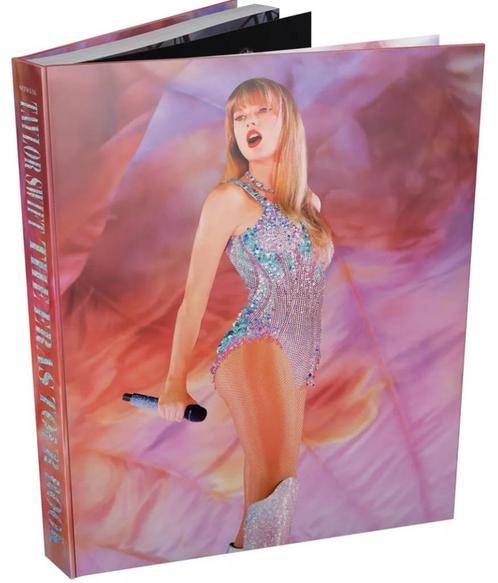 Taylor Swift - The Eras Tour Book (Target Exclusive), Verzamelen, Muziek, Artiesten en Beroemdheden, Nieuw, Boek, Tijdschrift of Artikel