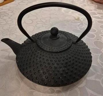 Gietijzeren theepot  beschikbaar voor biedingen