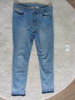 Yoga jeans 31/28, l.blauw, stretch, rafel aan pijp, Blauw, Yoga jeans, Ophalen of Verzenden, W30 - W32 (confectie 38/40)