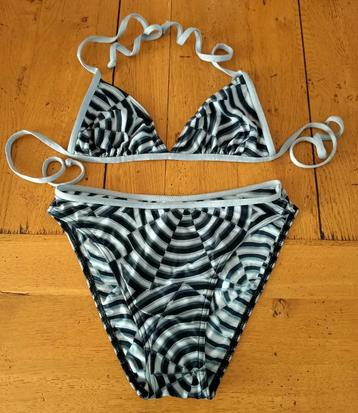 Bikini zwart / grijs streep patroon. Maat 44.