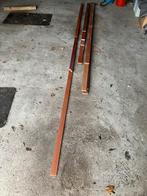 Meranti plinten - ca 18 meter 12x45 en circa ca 10 m 9x40, Ophalen, Zo goed als nieuw