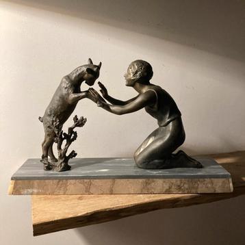 Art Deco Beeld Vrouw met bok 46x12x27cm Bronslook Marmer V beschikbaar voor biedingen