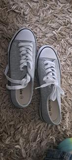 Nieuwe grijze gym schoenen Basketbal lage., Ophalen of Verzenden, Zo goed als nieuw, Schoenen