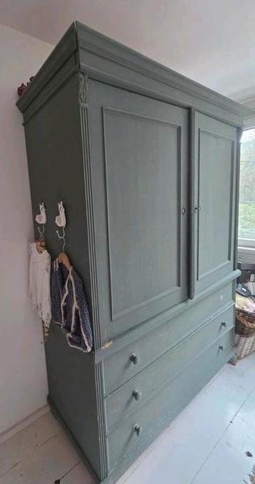 groene kast 2 delen beschikbaar voor biedingen