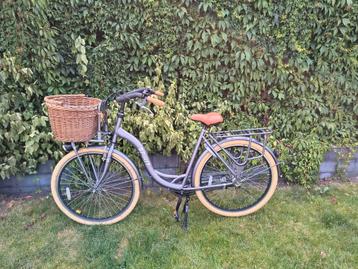 VERKOCHT nette fiets, 28 inch, lage instap, breed stuur beschikbaar voor biedingen