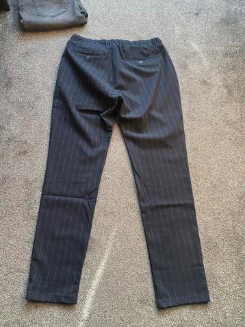 Kledingpakket: Broeken, Jassen & Sportkleding beschikbaar voor biedingen