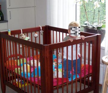 Mooie kinderbox in goede staat beschikbaar voor biedingen