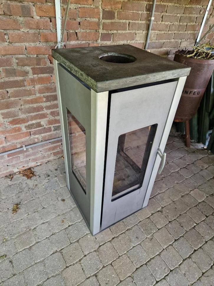 Vrijstaande houtkachel met ruiten aan 3 zijden, Huis en Inrichting, Overige Huis en Inrichting, Gebruikt, Ophalen
