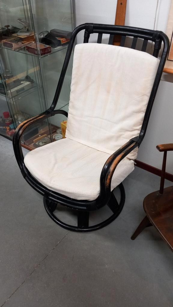Rotan Draaistoel met Stoffen Bekleding, Huis en Inrichting, Stoelen, Gebruikt, Eén, Riet of Rotan, Stof, Zwart, Ophalen