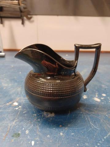 Antieke Zwarte Melkkan 12 cm hoog beschikbaar voor biedingen