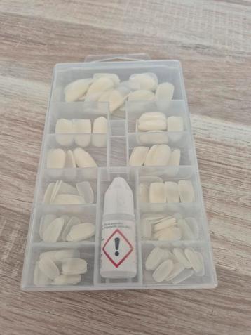 GRATIS. NEPNAGELS beschikbaar voor biedingen