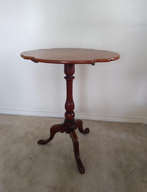Tilt top tafeltje, mahonie met geschulpt blad, ovaal, Antiek en Kunst, Antiek | Meubels | Tafels, Ophalen of Verzenden