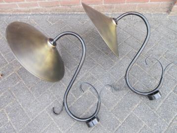 2 grote buitenlampen / stallampen beschikbaar voor biedingen
