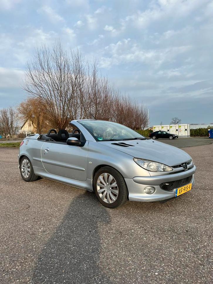 Peugeot 206 1.6 16V CC 2004 Grijs, Auto's, Peugeot, Particulier, Airbags, Boordcomputer, Centrale vergrendeling, Radio, Benzine
