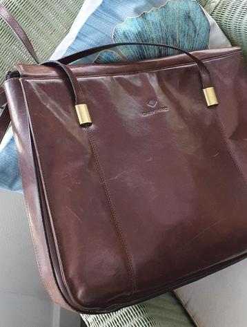 Grote leren damestas, bieden vanaf 25€. beschikbaar voor biedingen