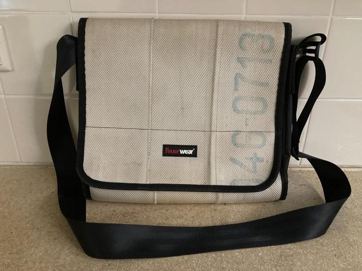 Feuerwear Walter Schoudertas XL Wit (Freitag style), Sieraden, Tassen en Uiterlijk, Tassen | Schoudertassen, Zo goed als nieuw