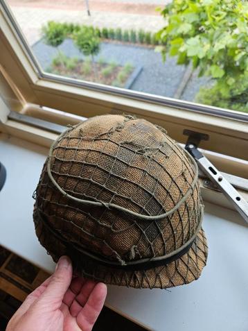 Stalen helm met binnenhelm militair legerhelm  beschikbaar voor biedingen