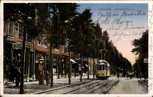 Straatbeeld met tram in Arnhem, Steenstraat, Verzamelen, Ansichtkaarten | Nederland, Gelopen, Gelderland, 1920 tot 1940, Ophalen of Verzenden