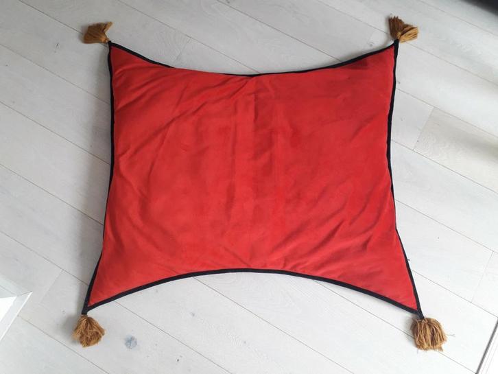 Fluweel zacht kussen rood met kwastjes goudkleurig, Huis en Inrichting, Woonaccessoires | Kussens, Nieuw, Rood, Ophalen of Verzenden