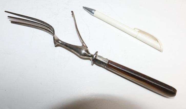 Antieke vleesvork, mooi benen heft, 3 tanden, duimsteun, 19E, Antiek en Kunst, Antiek | Bestek, Ophalen of Verzenden