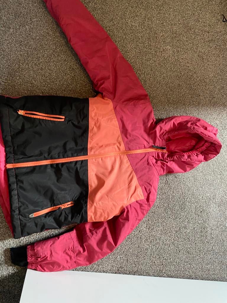 Ski jas meisjes 1 week gebruikt, Kinderen en Baby's, Kinderkleding | Maat 134, Ophalen of Verzenden, Zo goed als nieuw, Meisje