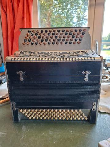 Antieke Knopaccordeon - Bachenbulach. 80 bassen. beschikbaar voor biedingen