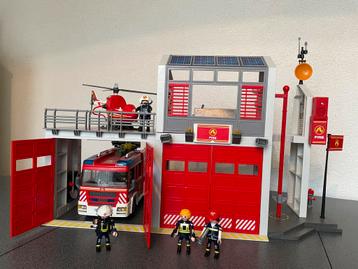 Playmobil brandweerkazerne en bluswagen beschikbaar voor biedingen