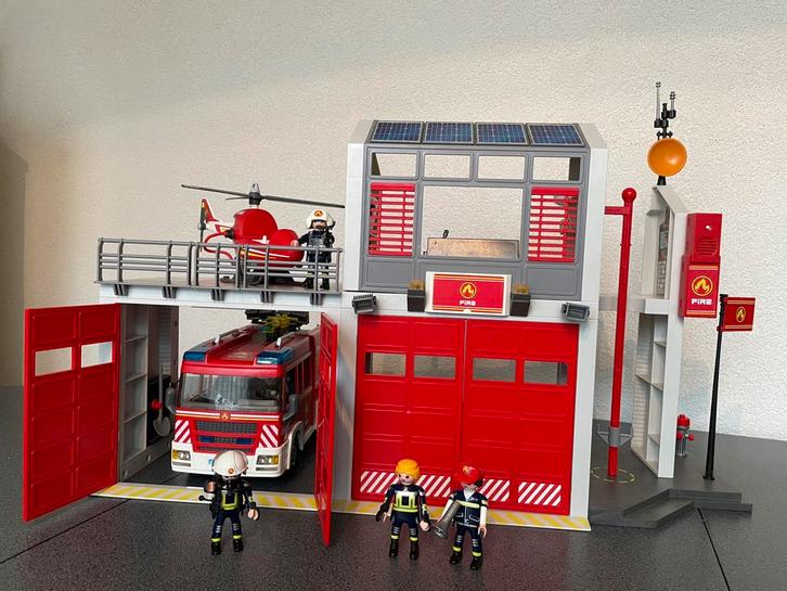 Playmobil brandweerkazerne en bluswagen, Kinderen en Baby's, Speelgoed | Playmobil, Gebruikt, Complete set, Ophalen of Verzenden