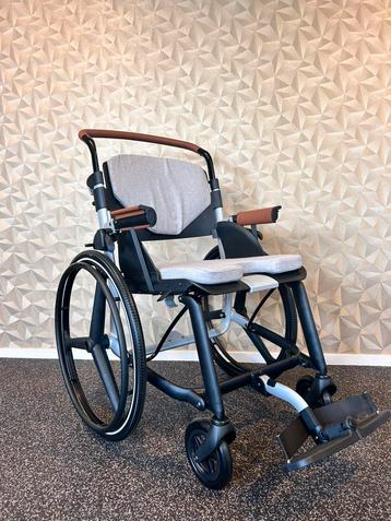 Zoof Rolstoel – Unieke Moderne Lichtgewicht Rolstoel | 10 KG beschikbaar voor biedingen