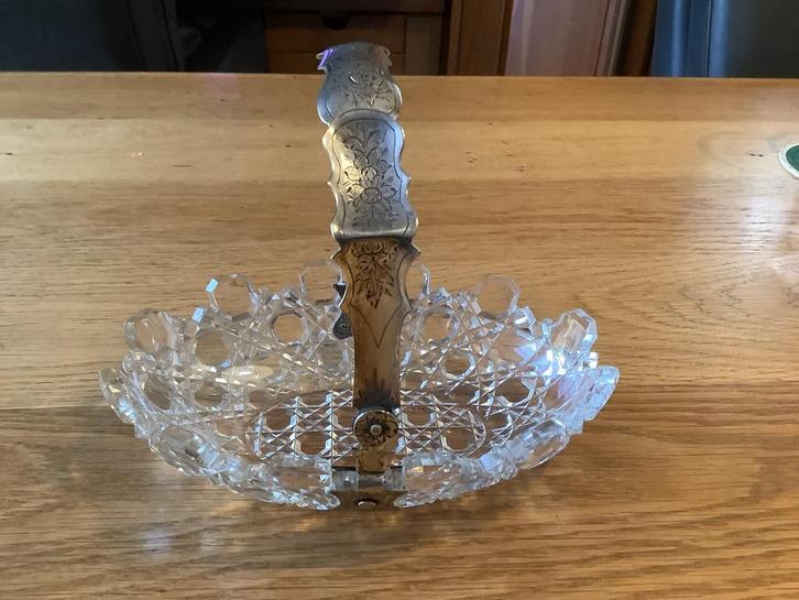 Antiek kristal schaaltje voor bonbons met echt zilver beugel, Antiek en Kunst, Antiek | Glas en Kristal, Ophalen of Verzenden
