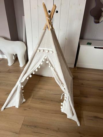 Leuke tipi speeltent voor de kinderkamer beschikbaar voor biedingen