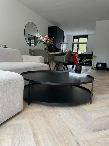 Robuuste Zwarte Salontafel beschikbaar voor biedingen