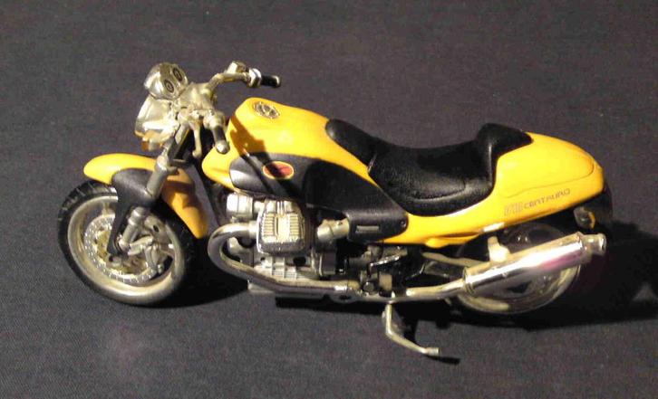 Miniatuur Motor ! Moto Guzzi V10 Centauro ! 1:24 !, Hobby en Vrije tijd, Modelauto's | 1:24, Zo goed als nieuw, Motor, Ophalen