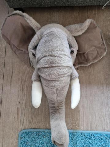 Wandknuffels ijsbeer en olifant beschikbaar voor biedingen