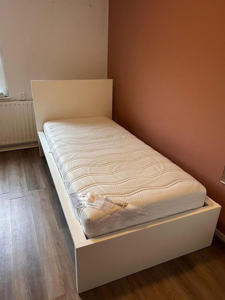 Ikea Malm bed 1 persoons wit, Huis en Inrichting, Slaapkamer | Bedden, Zo goed als nieuw, Eenpersoons, 90 cm, Hout, Wit, Ophalen