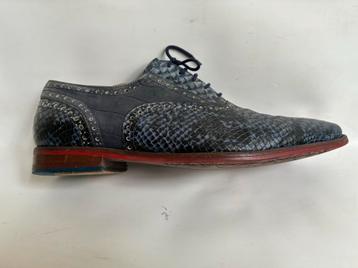 Floris van Bommel, maat 8. beschikbaar voor biedingen