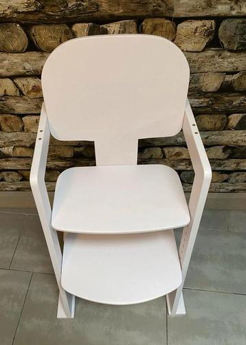 Baby Roze Meegroei kinderstoel beschikbaar voor biedingen