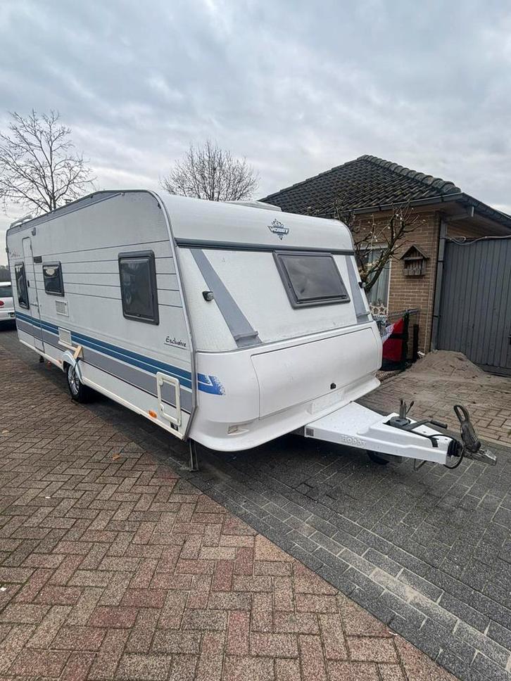 Hobby 560 KMFE MET KINDERKAMER!, Caravans en Kamperen, Caravans, Bedrijf, tot en met 6, 1000 - 1250 kg, Rondzit, Hobby, Dwarsbed