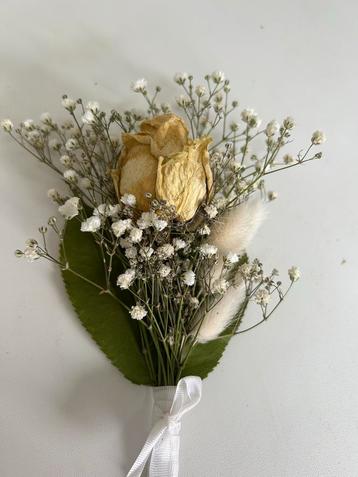 Corsage met Droogbloemen beschikbaar voor biedingen