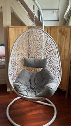 Witte hangstoel swing met standaard- Zo goed als nieuw!, Huis en Inrichting, Stoelen, Ophalen, Zo goed als nieuw, Wit, Eén