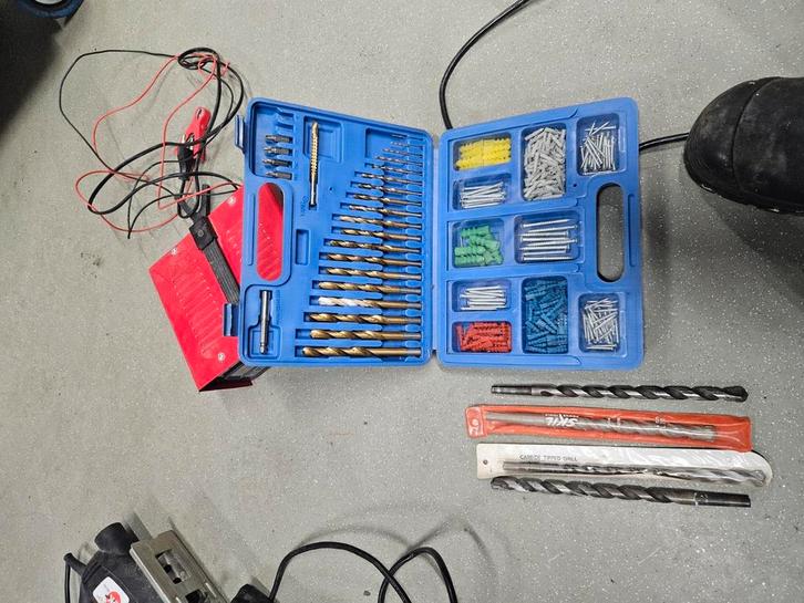 Complete Boorset met Pluggen, Doe-het-zelf en Verbouw, Gereedschap | Handgereedschap, Ophalen of Verzenden
