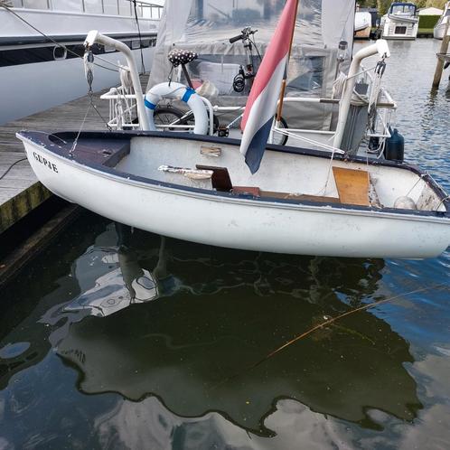 Kleine polyester zeilboot, m.z jol, als bijboot gebruikt., Watersport en Boten, Zeilen en Zeiltoebehoren, Gebruikt, Minder dan 15 m²
