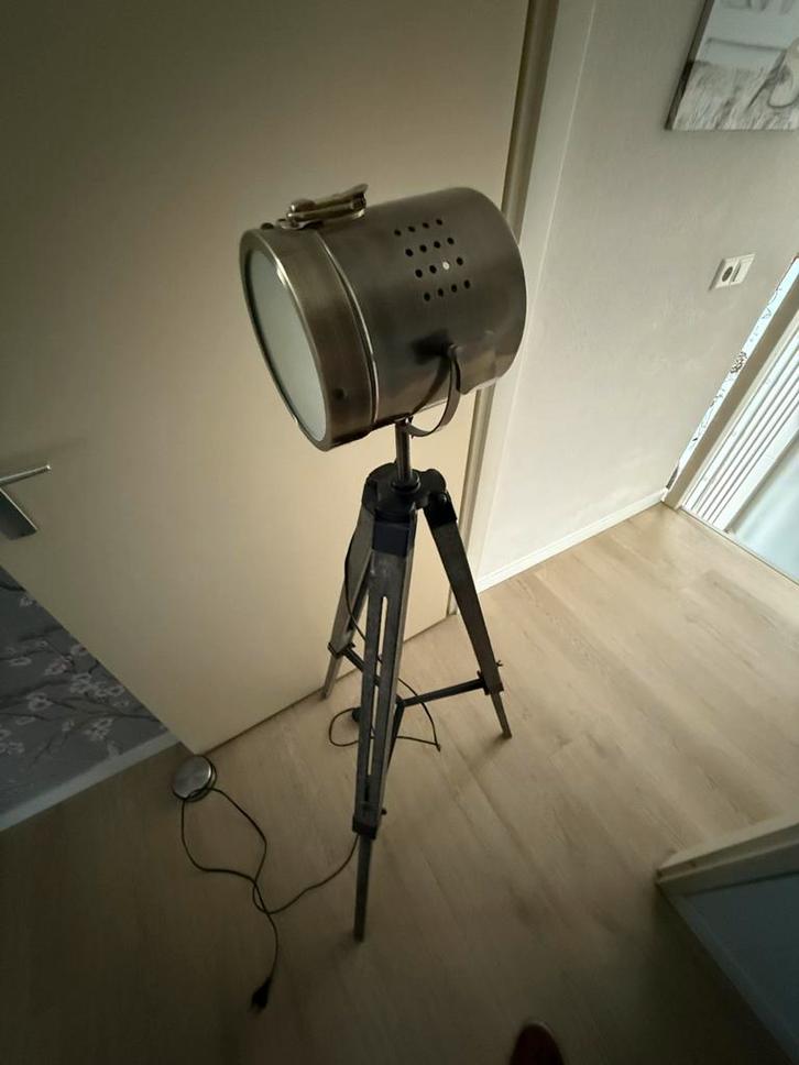 Mooie vloerlamp, izgs, Huis en Inrichting, Lampen | Vloerlampen, Zo goed als nieuw, 150 tot 200 cm, Ophalen