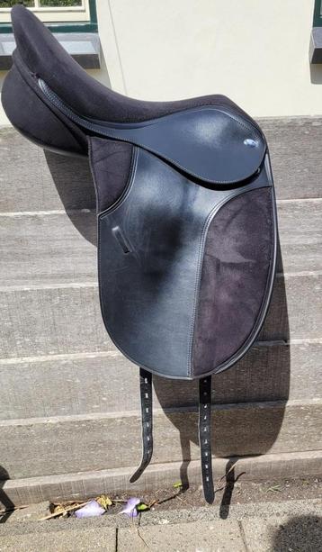 Thorowgood  T4, 18 inch dressuurzadel beschikbaar voor biedingen