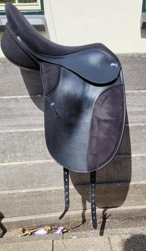 Thorowgood  T4, 18 inch dressuurzadel, Dieren en Toebehoren, Paarden en Pony's | Zadels, Zo goed als nieuw, Dressuur, Ophalen of Verzenden