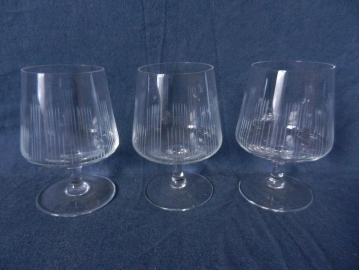 3 Leerdam handgeslepen cognac glazen (Copier ?) h. 9,9 cm., Antiek en Kunst, Antiek | Glas en Kristal, Ophalen of Verzenden