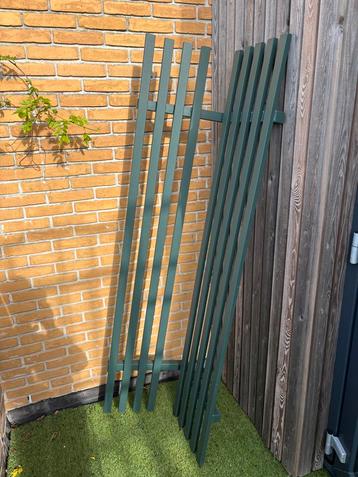 Groen Gepoedercoat Stalen tuinbankje beschikbaar voor biedingen