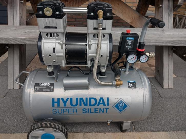 HYUNDAI SUPER SILENT COMPRESSOR 50L met storing, Doe-het-zelf en Verbouw, Compressors, Zo goed als nieuw, 6 tot 10 bar, 25 tot 100 liter