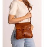Gusti Leder Veha schouder/crossover tas .Zeer ruim Nieuw, Ophalen of Verzenden, Nieuw, Bruin, Schoudertasje